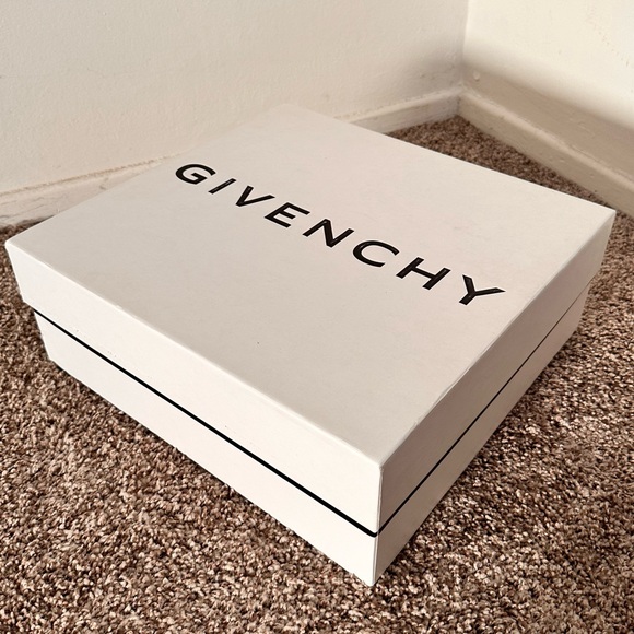 Empty Givenchy box - Picture 4 of 7